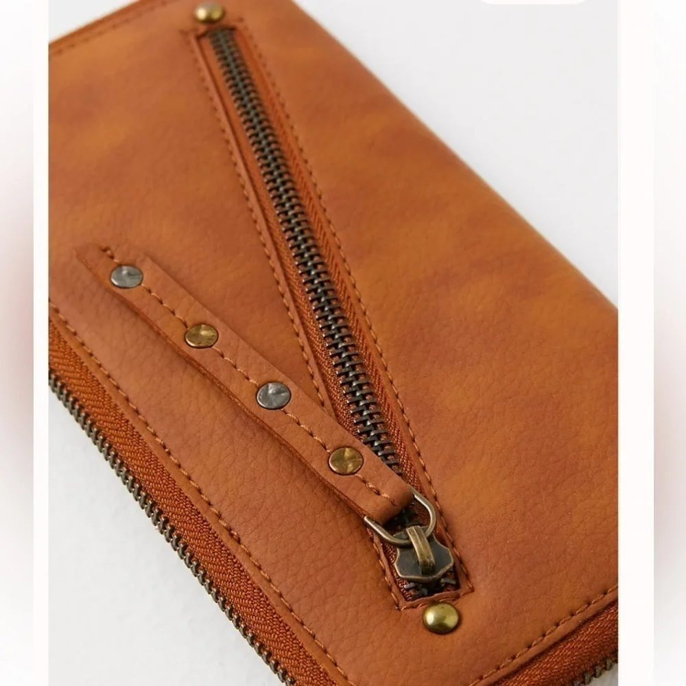 FREE PEOPLE VEGAN LEATHER ZIP AROUND WALLET BROWN NWT